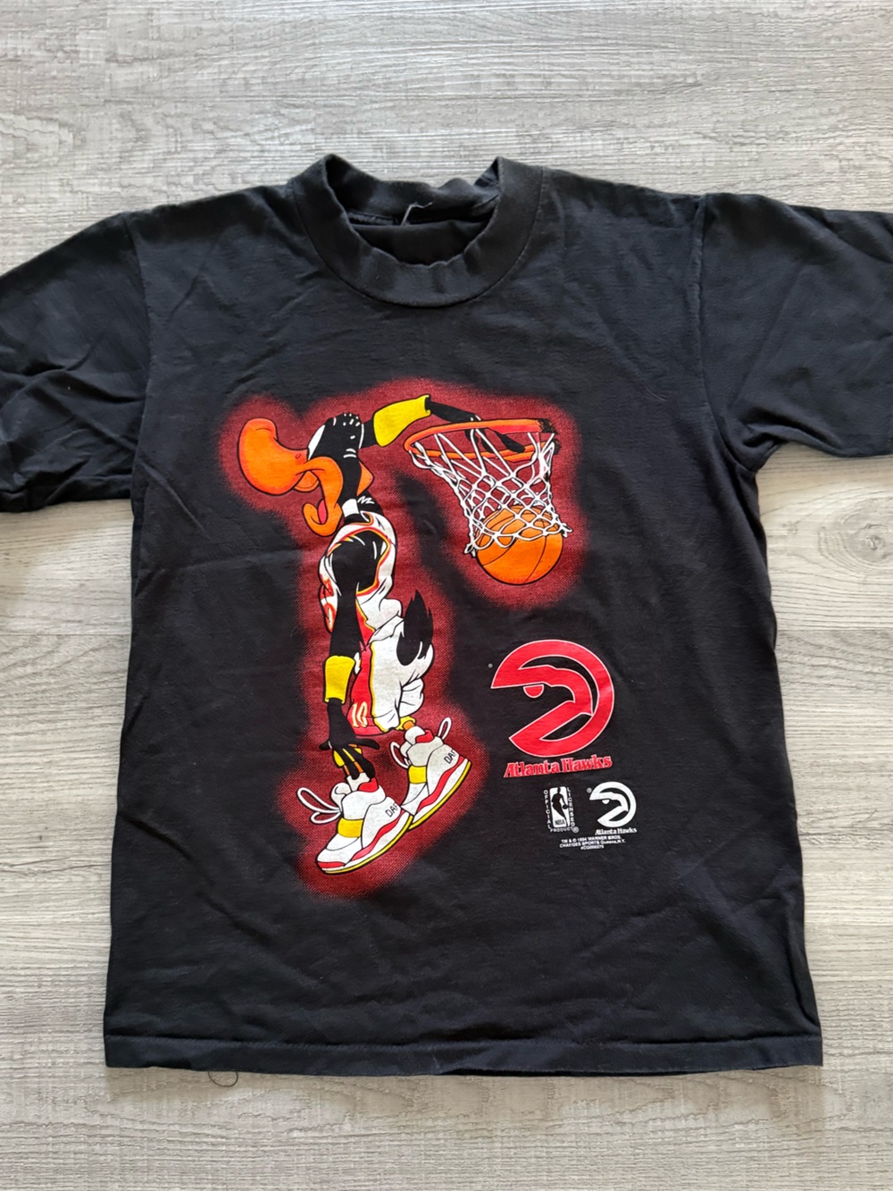 Rare Vintage 1994 NBA Atlanta Hawks x Daffy Duck Warner Bros Graphic Tee single
